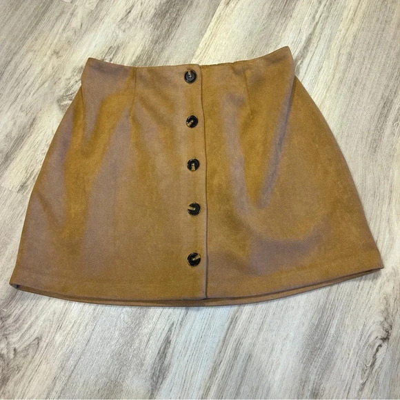Women’s Wild Fable Camel Tan Faux Suede Button Front Mini Skirt / Size Medium - Picture 2 of 7